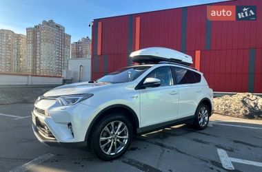 Позашляховик / Кросовер Toyota RAV4 2017 в Києві