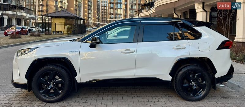 Внедорожник / Кроссовер Toyota RAV4 2020 в Киеве