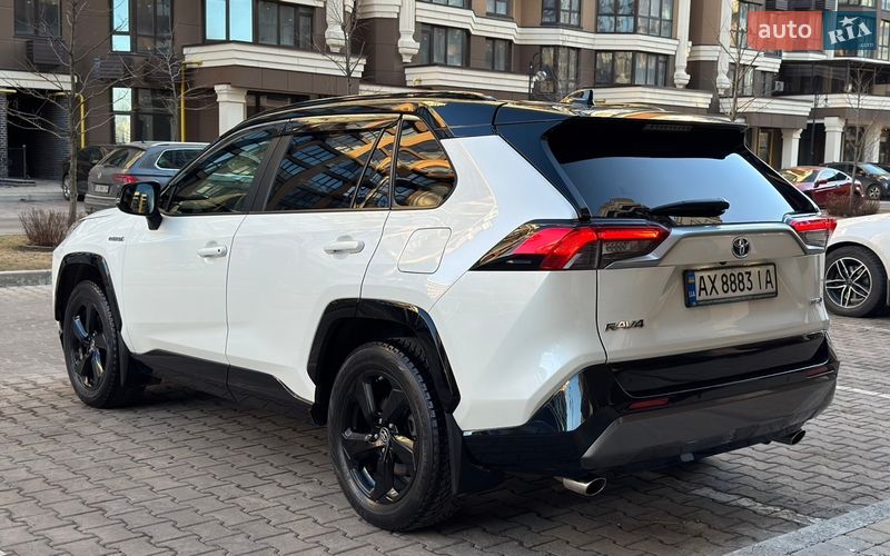 Внедорожник / Кроссовер Toyota RAV4 2020 в Киеве