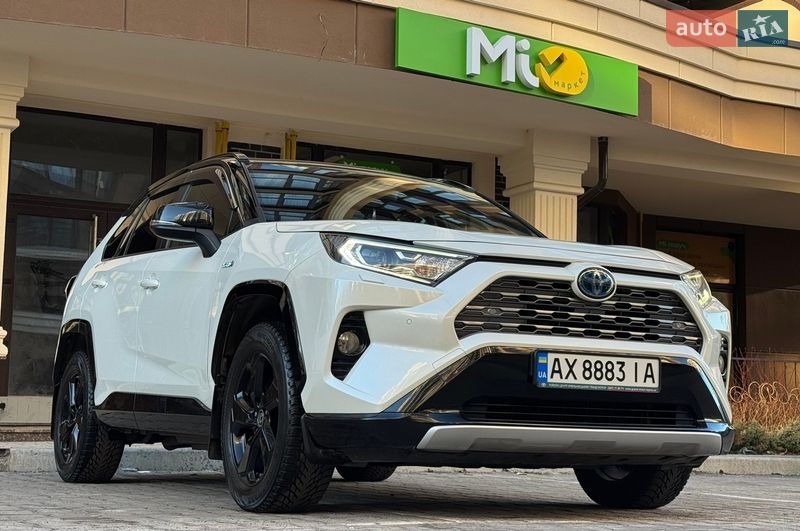 Внедорожник / Кроссовер Toyota RAV4 2020 в Киеве