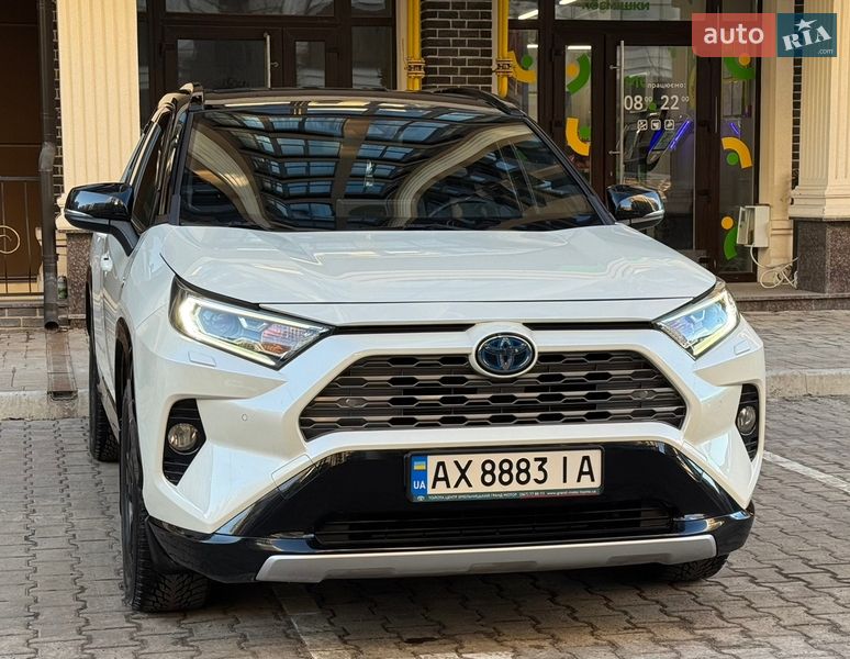 Внедорожник / Кроссовер Toyota RAV4 2020 в Киеве