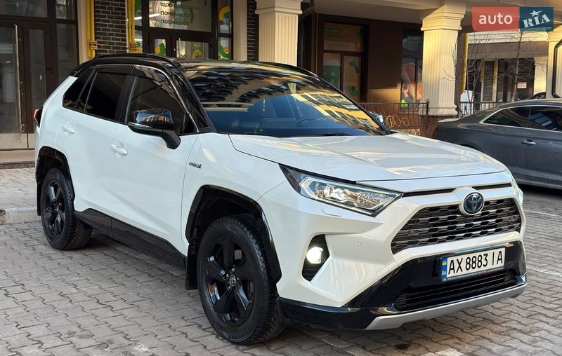 Внедорожник / Кроссовер Toyota RAV4 2020 в Киеве