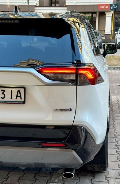 Внедорожник / Кроссовер Toyota RAV4 2020 в Киеве