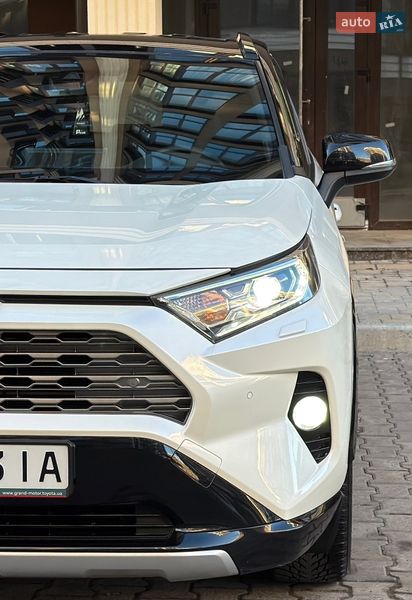 Внедорожник / Кроссовер Toyota RAV4 2020 в Киеве