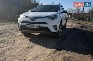 Позашляховик / Кросовер Toyota RAV4 2017 в Верхньодніпровську