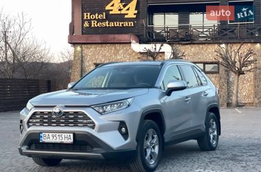 Позашляховик / Кросовер Toyota RAV4 2023 в Рівному