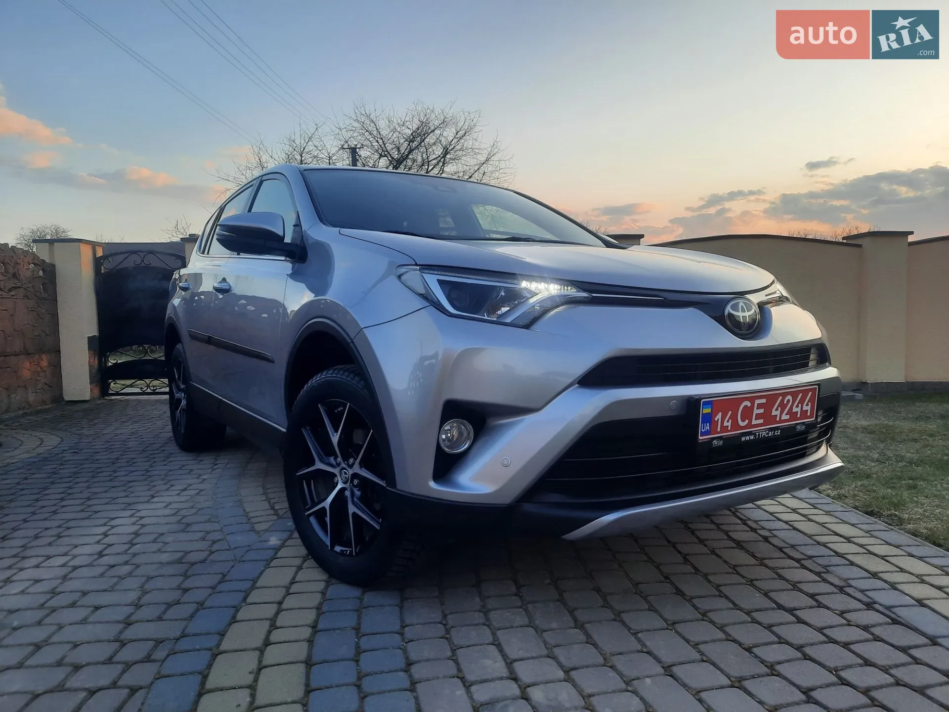 2017 Toyota RAV 4 - мініатюра 4