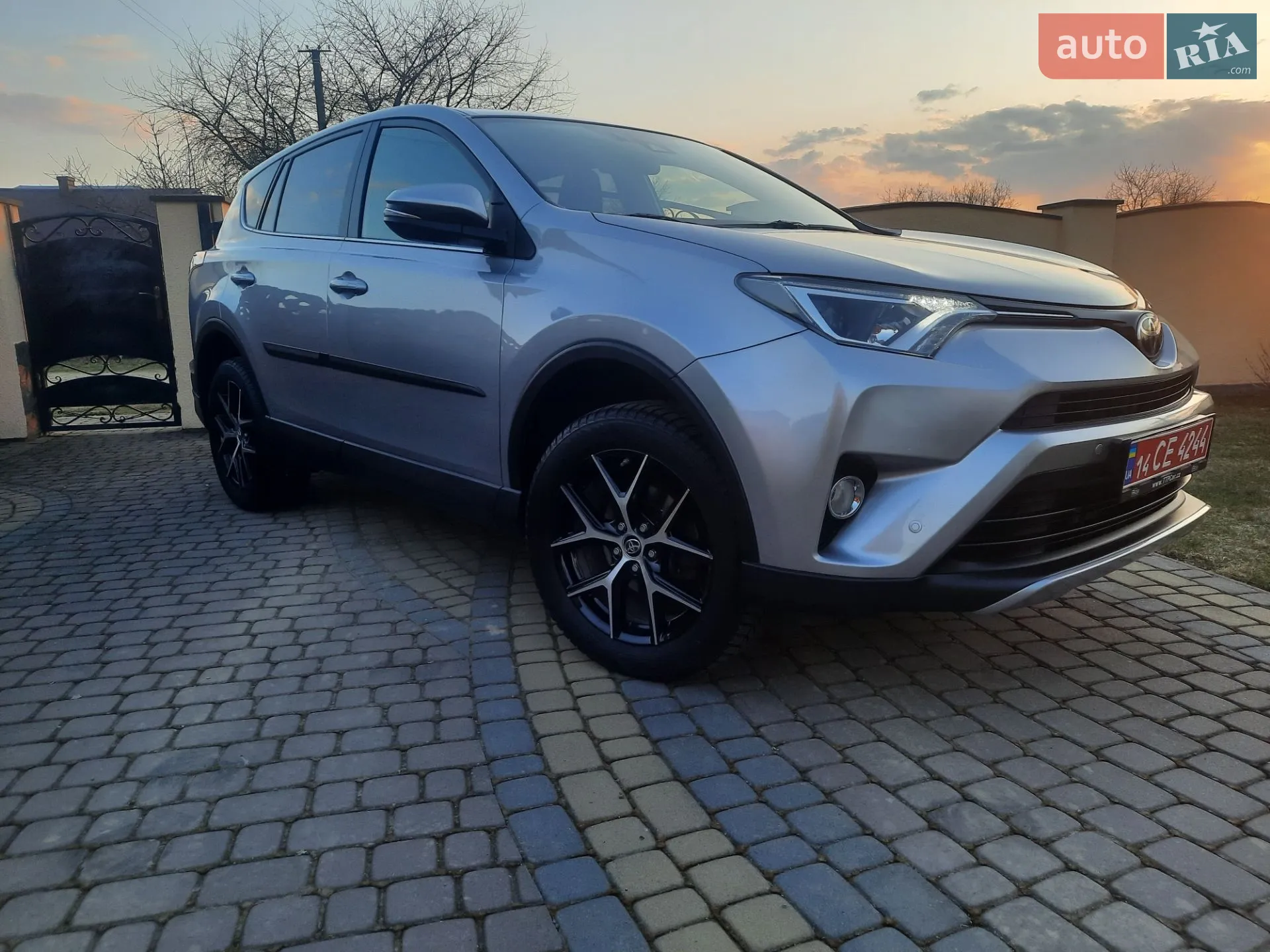 2017 Toyota RAV 4 - мініатюра 9