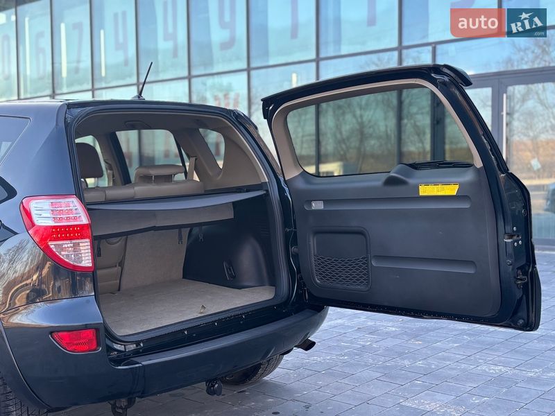 Внедорожник / Кроссовер Toyota RAV4 2011 в Тернополе