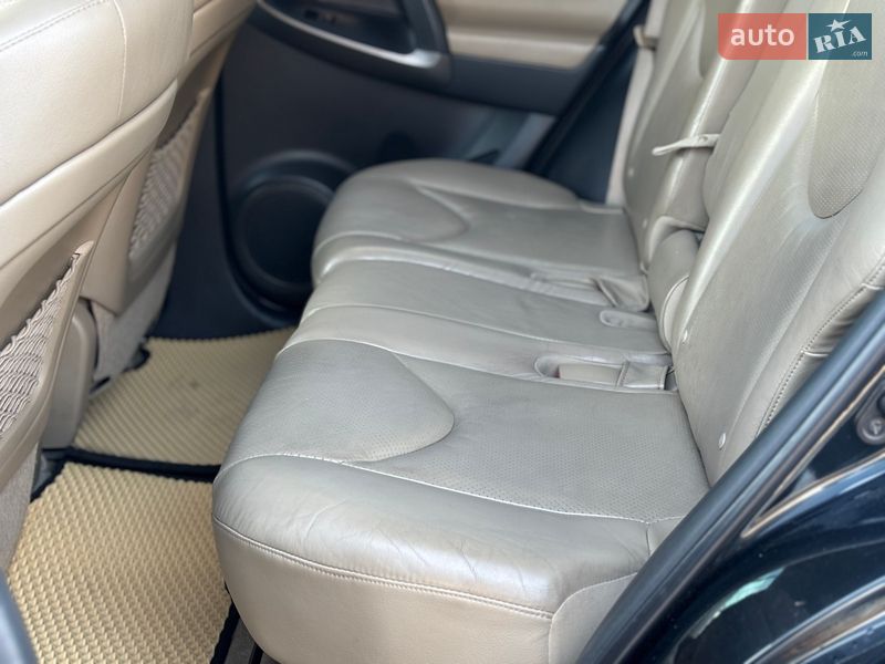 Внедорожник / Кроссовер Toyota RAV4 2011 в Тернополе