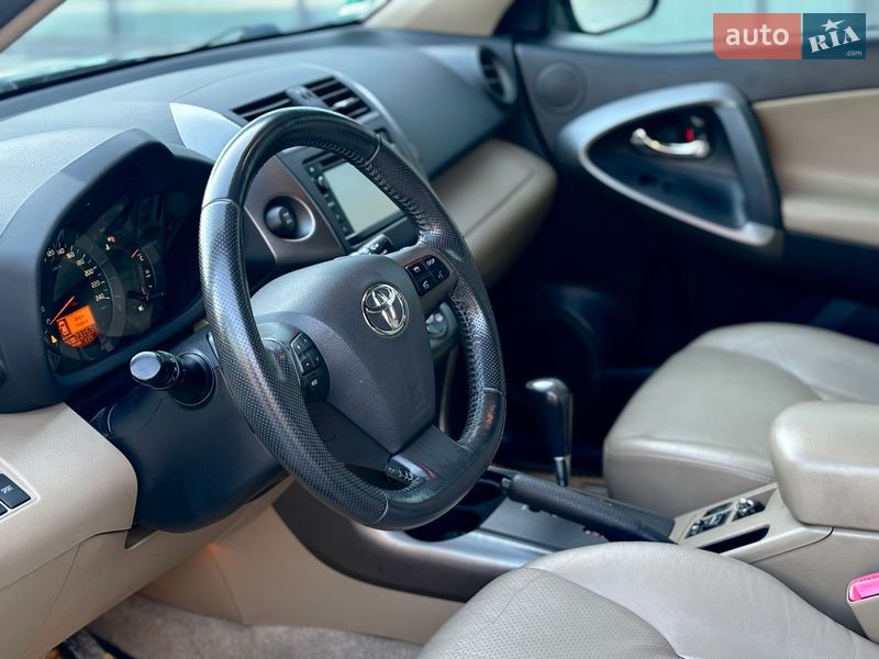 Внедорожник / Кроссовер Toyota RAV4 2011 в Тернополе