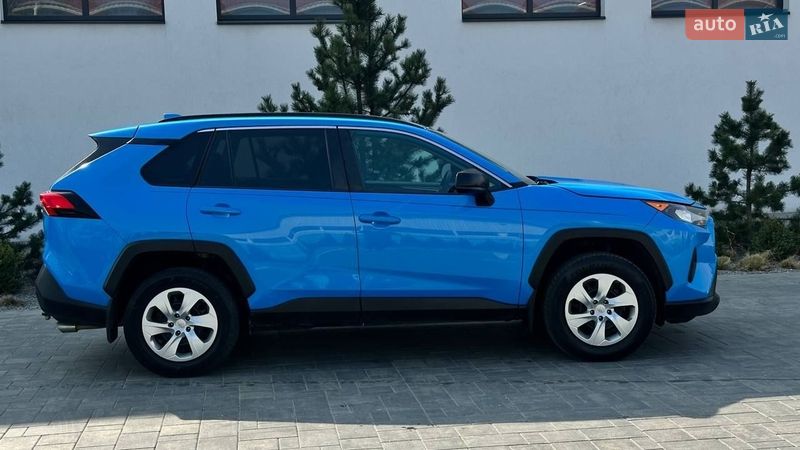 Внедорожник / Кроссовер Toyota RAV4 2019 в Луцке