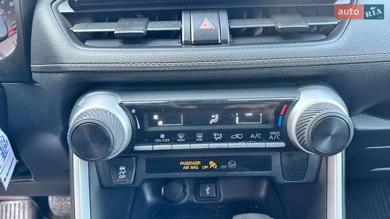 Внедорожник / Кроссовер Toyota RAV4 2019 в Луцке