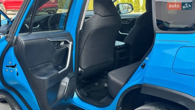 Внедорожник / Кроссовер Toyota RAV4 2019 в Луцке