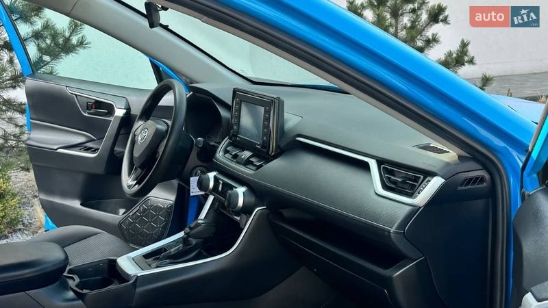 Внедорожник / Кроссовер Toyota RAV4 2019 в Луцке