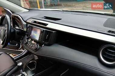 Позашляховик / Кросовер Toyota RAV4 2016 в Карлівці