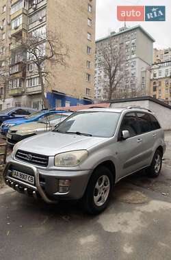 Внедорожник / Кроссовер Toyota RAV4 2001 в Киеве