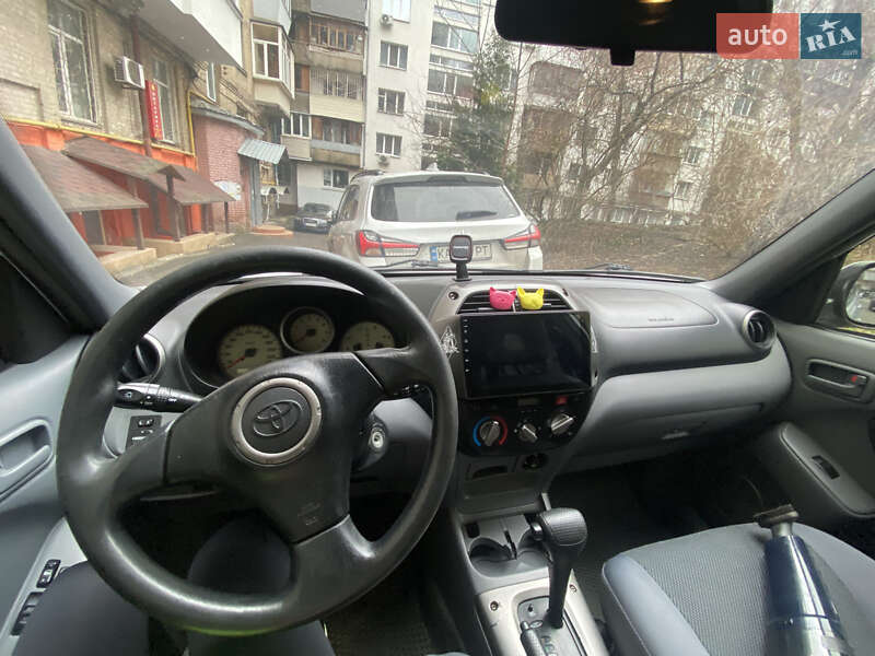 Внедорожник / Кроссовер Toyota RAV4 2001 в Киеве