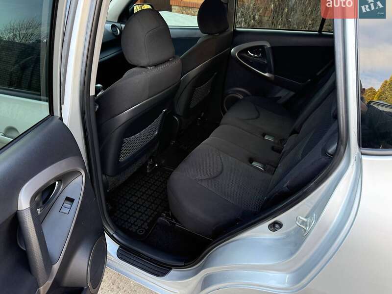 Позашляховик / Кросовер Toyota RAV4 2007 в Харкові