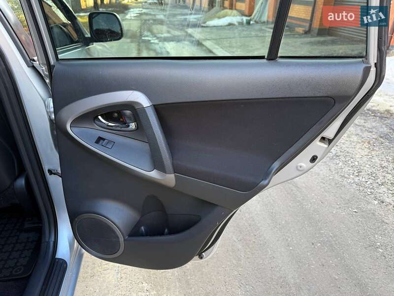 Позашляховик / Кросовер Toyota RAV4 2007 в Харкові