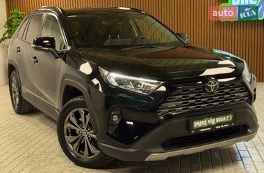 Позашляховик / Кросовер Toyota RAV4 2021 в Києві