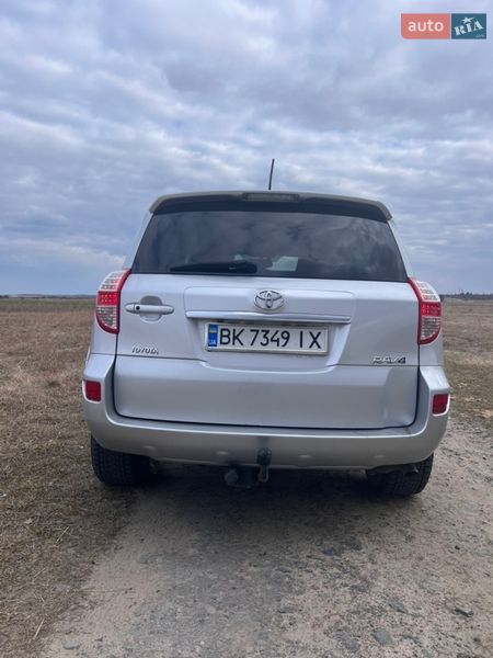 Внедорожник / Кроссовер Toyota RAV4 2012 в Сарнах
