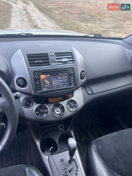 Внедорожник / Кроссовер Toyota RAV4 2012 в Сарнах