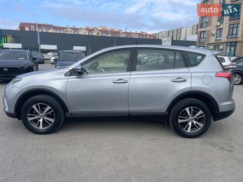 Внедорожник / Кроссовер Toyota RAV4 2017 в Киеве