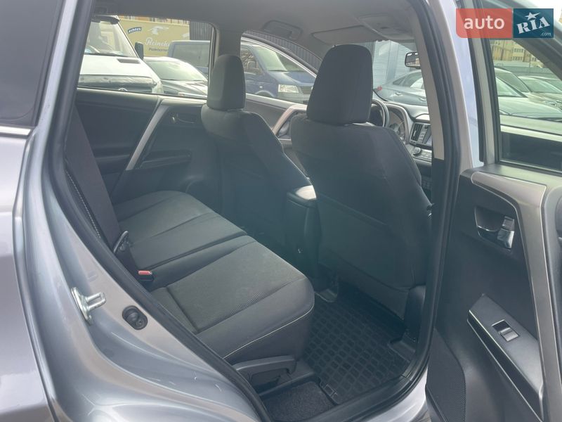 Внедорожник / Кроссовер Toyota RAV4 2017 в Киеве