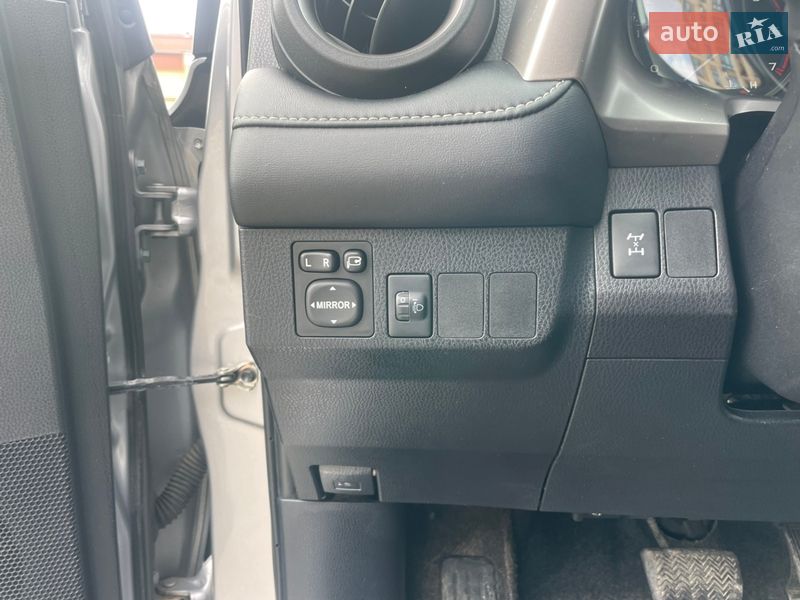 Внедорожник / Кроссовер Toyota RAV4 2017 в Киеве