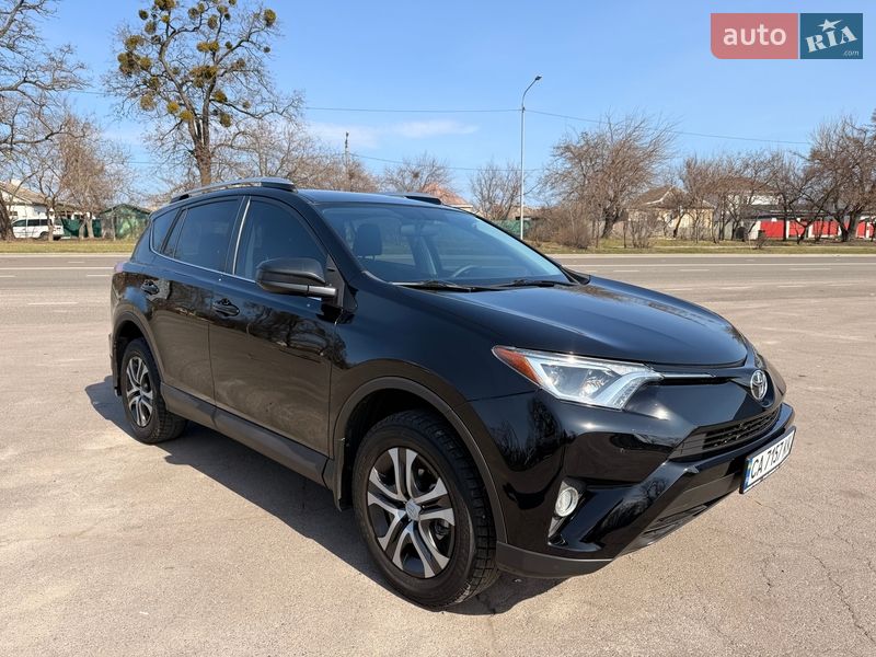 Внедорожник / Кроссовер Toyota RAV4 2016 в Черкассах