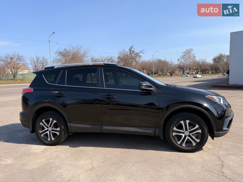 Внедорожник / Кроссовер Toyota RAV4 2016 в Черкассах