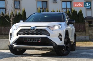 Позашляховик / Кросовер Toyota RAV4 2021 в Рівному