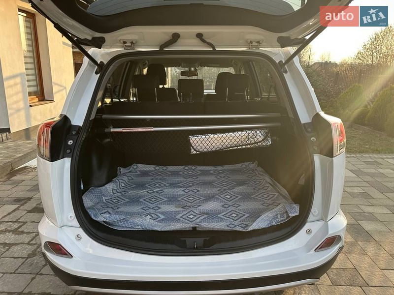 Позашляховик / Кросовер Toyota RAV4 2017 в Дрогобичі