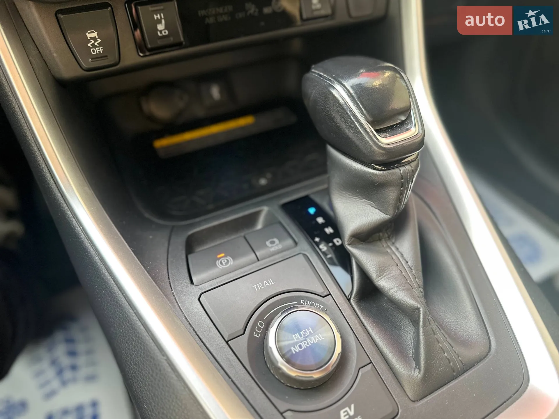 2020 Toyota RAV 4 - мініатюра 17