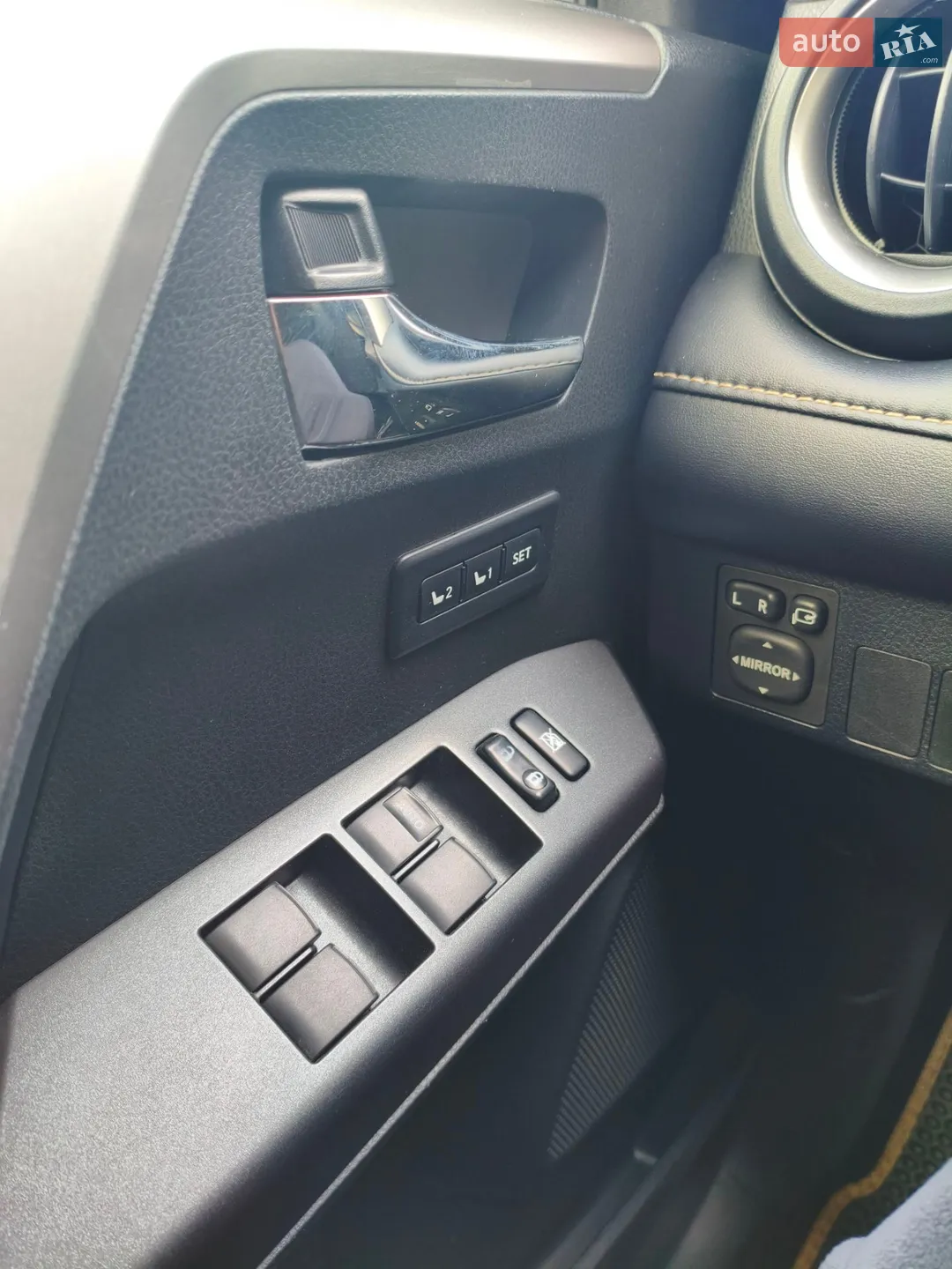 2018 Toyota RAV 4 - мініатюра 13