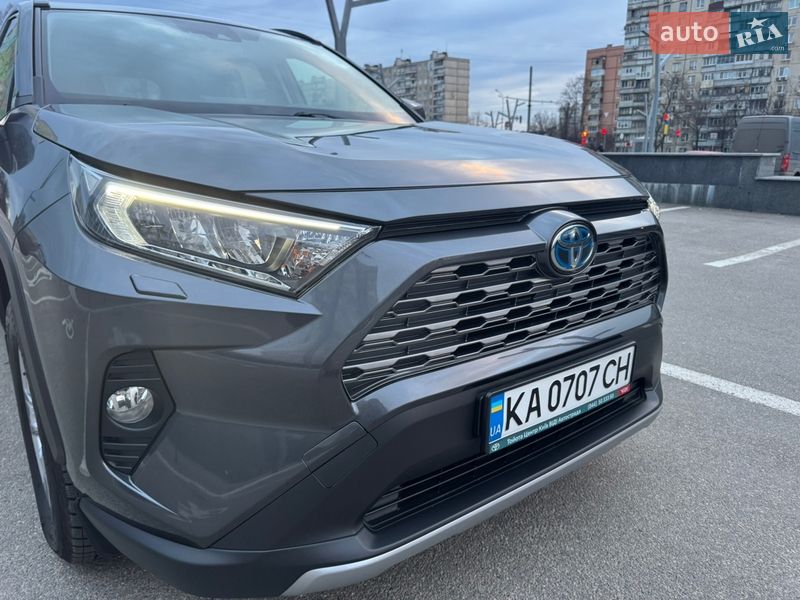 Позашляховик / Кросовер Toyota RAV4 2020 в Харкові