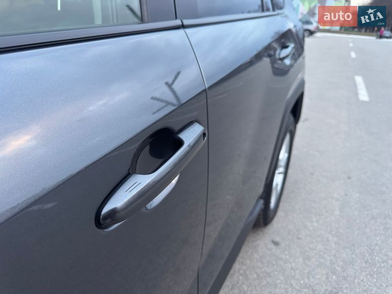 Позашляховик / Кросовер Toyota RAV4 2020 в Харкові
