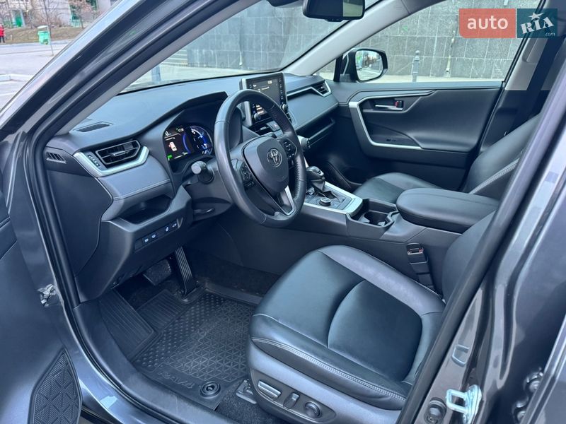Позашляховик / Кросовер Toyota RAV4 2020 в Харкові