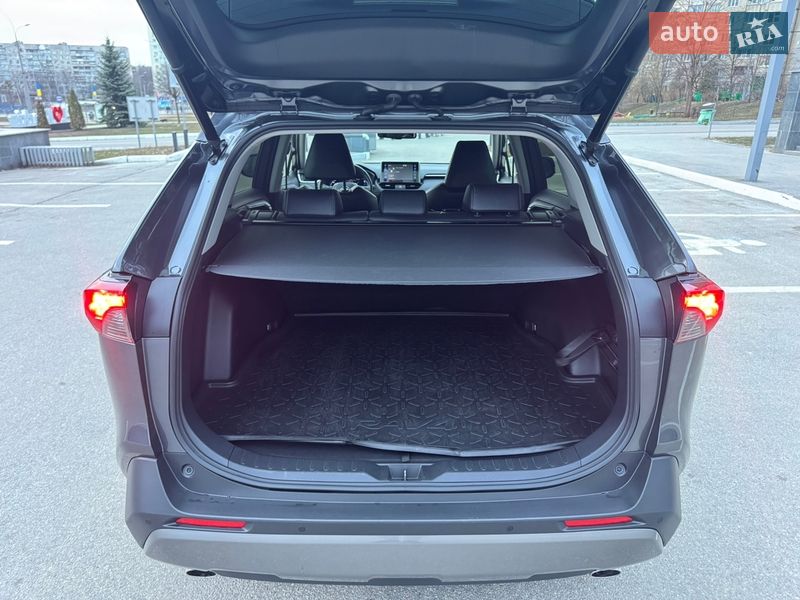 Позашляховик / Кросовер Toyota RAV4 2020 в Харкові