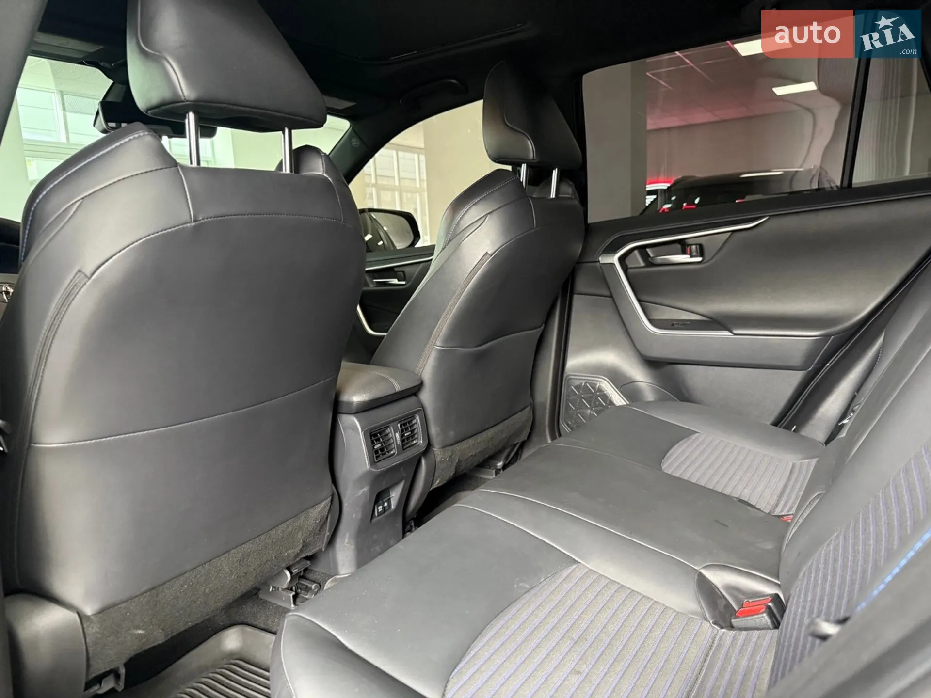2021 Toyota RAV 4 - мініатюра 17