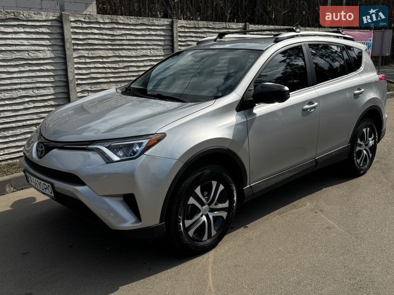 Внедорожник / Кроссовер Toyota RAV4 2017 в Буче