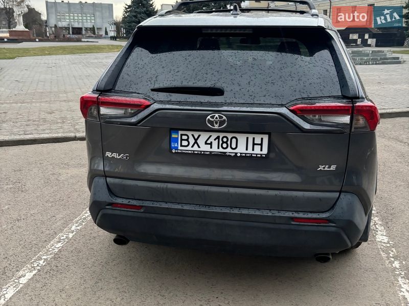 Внедорожник / Кроссовер Toyota RAV4 2021 в Хмельницком
