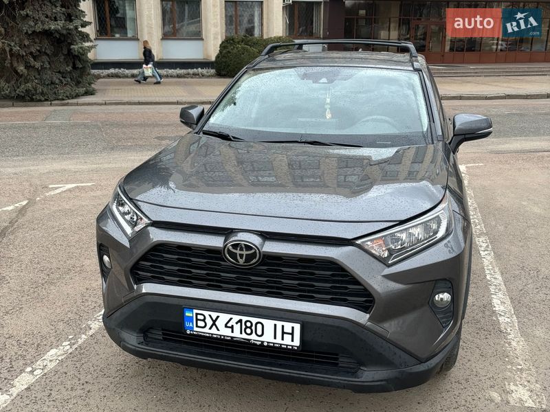 Внедорожник / Кроссовер Toyota RAV4 2021 в Хмельницком