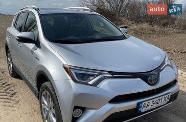 Позашляховик / Кросовер Toyota RAV4 2016 в Рівному