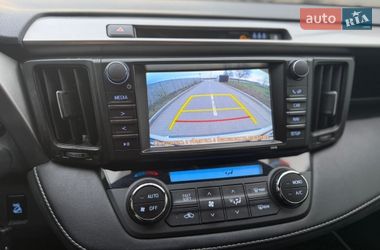 Позашляховик / Кросовер Toyota RAV4 2017 в Дніпрі
