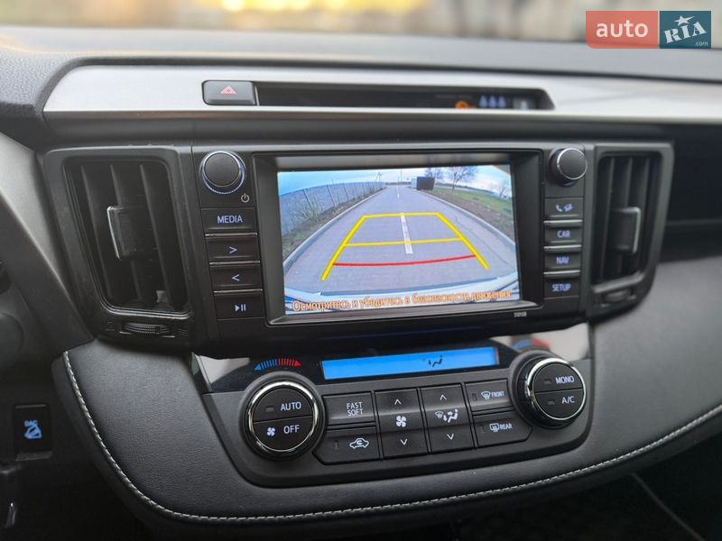 Позашляховик / Кросовер Toyota RAV4 2017 в Дніпрі
