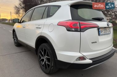 Позашляховик / Кросовер Toyota RAV4 2017 в Дніпрі