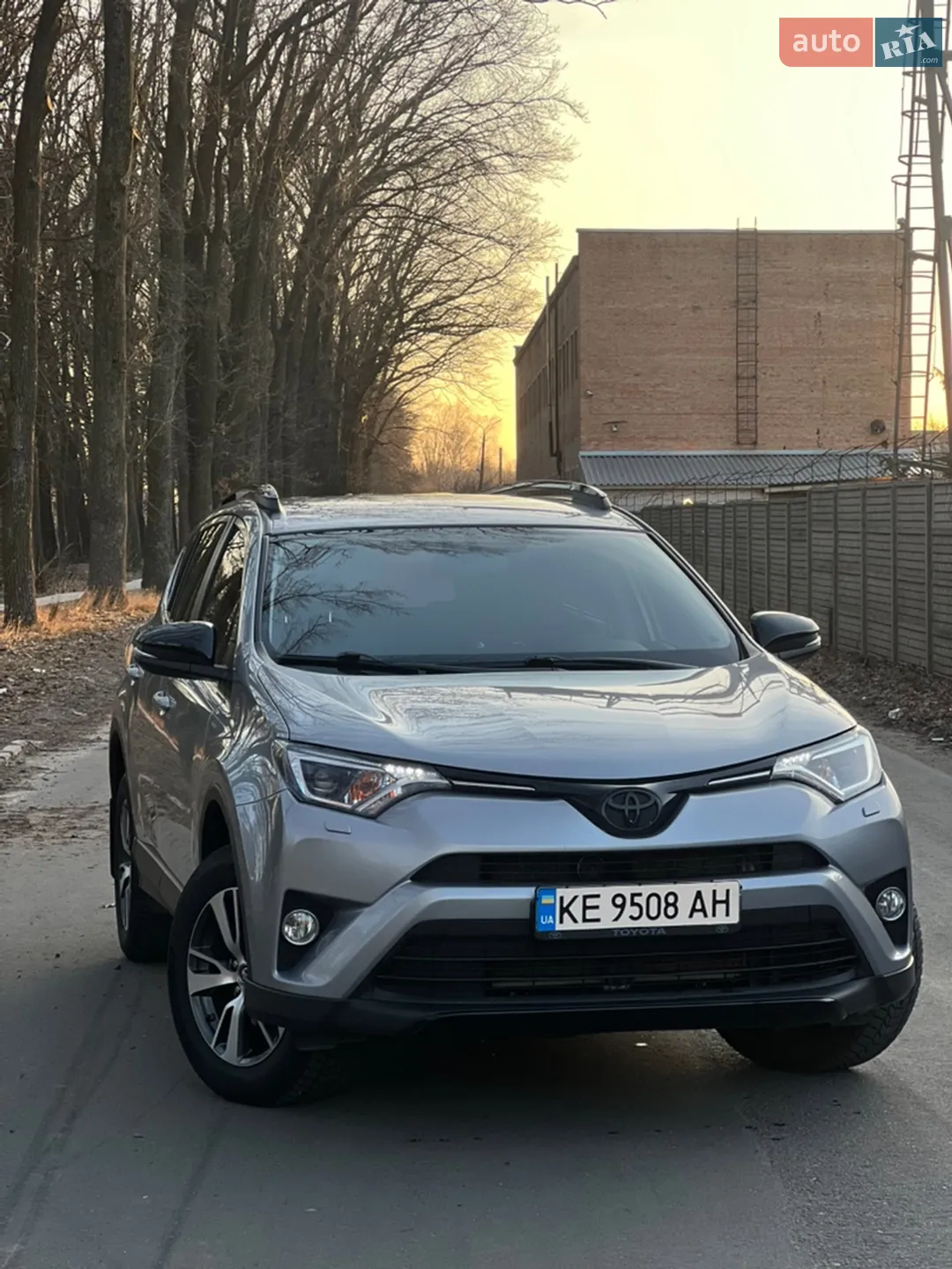 2017 Toyota RAV 4 - мініатюра 2