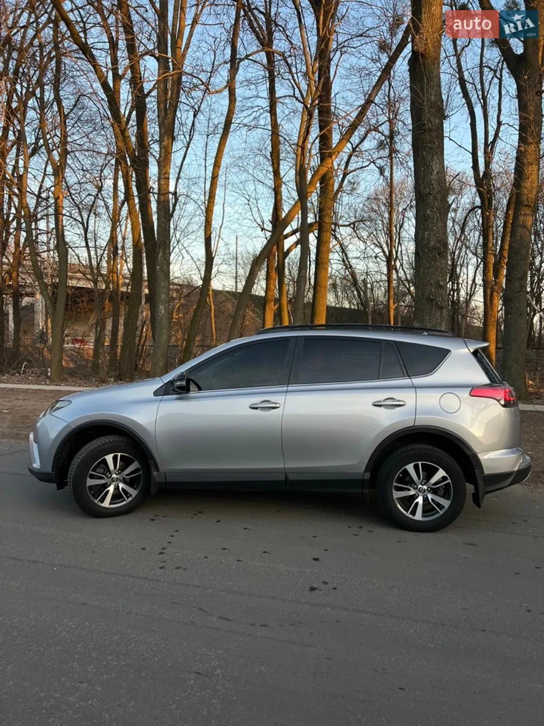2017 Toyota RAV 4 - мініатюра 6